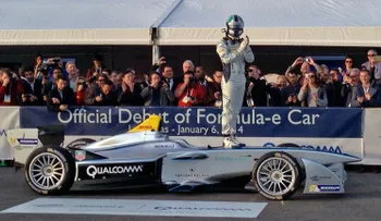 Video: Nace la Fórmula E, 225 km/h a bordo de un superauto eléctrico