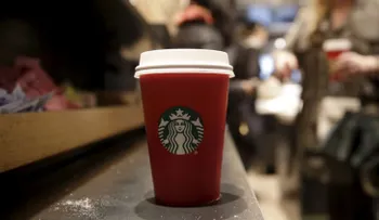 ¿Por qué Starbucks y Microsoft odian la Navidad? ( VIDEO)