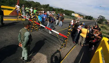 Sigue conflicto: Maduro amplía cierre de frontera con Colombia a estado Zulia