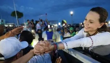 Multitudinaria caravana acompaña a María Corina Machado hasta Caracas tras su regreso a Venezuela