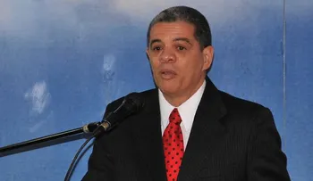 Presidente Medina destituye la ministra de Educación por Carlos Amarante Baret; quita director del CEA