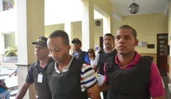 Dajabón: Socavón se traga tanques de agua en una casa 