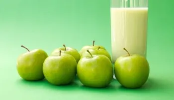 Prepara esta rica merienda: Manzana con yogurt y almendras