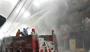 Incendio destruye una importadora  en Villa Consuelo 