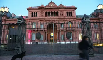 ¿Cristina Fernández de Kirchner se quiere apoderar de la cuenta de Twitter de la Casa Rosada?