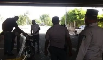 Policía apresa varias personas, ocupa armas y drogas durante operativo