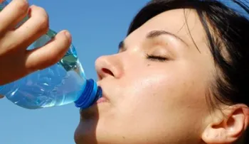 6 beneficios de beber agua templada para nuestra salud