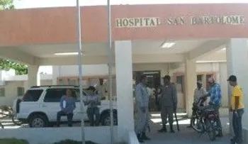 Una mujer le quita el machete a su ex esposo que la agredía y le propina varias estocadas
