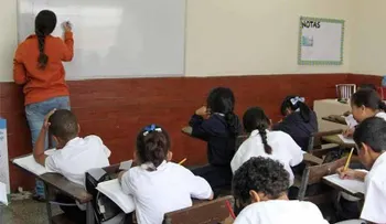 Denuncian aumentos de tarifas en colegios privados