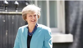 Theresa May autorizaría un ataque nuclear que causaría la exterminación de 100.000 inocentes