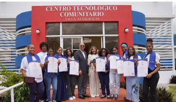 CTC celebran Día de las Niñas en las TIC y certifican a 100 jóvenes