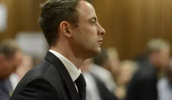 Oscar Pistorius salió de prisión este lunes para cumplir arresto domiciliario