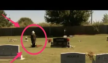 Sucedió algo muy espantoso cuando fue a visitar la tumba de su marido (VIDEO)