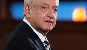 López Obrador pide "vencer el miedo" para "ir saliendo" del confinamiento