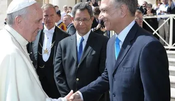 Grimaldi denuncia ante el Papa que embajador EEUU y gays quieren "destronar" al Cardenal