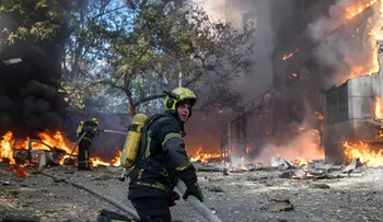 Ucrania ataca instalaciones militares y energéticas en Rusia y el Kremlin advierte con represalias