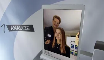 Este salón de belleza futurista te permite probar varios colores de pelo virtualmente