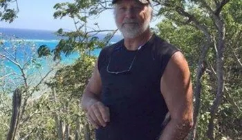 Hombre de 68 años nada por siete horas tras caerse de barco 