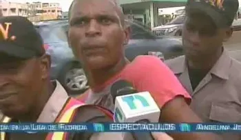 Atrapan hombre intentando robarse un vehículo (Video) 