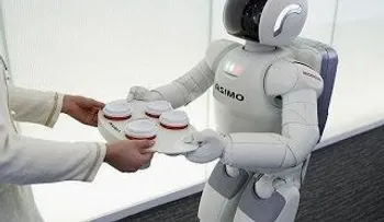 Robots se codean con trabajadores humanos