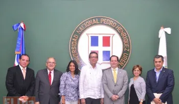  UNPHU realizó Panel: VIRUS DEL Ã?BOLA ¿Amenaza para la República Dominicana?  