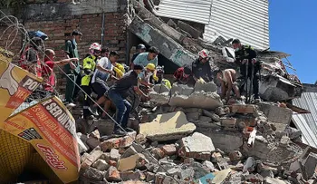 Equipos de rescate en Pereira luchan contra el tiempo para salvar vidas tras el terremoto de magnitud 7,4 en Colombia