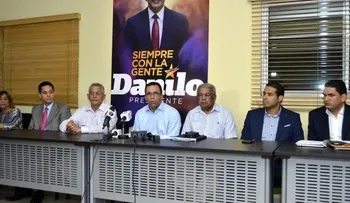 Andrés Navarro presenta equipo campaña PLD en circunscripción 1