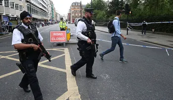 Tres mujeres apuñalan empleada de una guardería en Londres al grito de "Alá irá por ti"