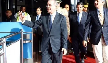 Presidente Medina regresa de Francia