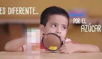 Niños descubren los ingredientes de los jugos envasados en un video viral