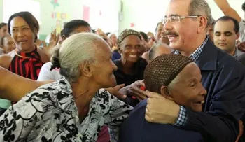 Danilo Medina valora sacrificio, abnegación y amor sin límites de madres en su día