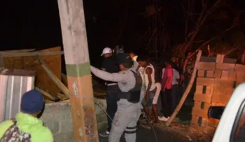 Un hombre muerto y cuatro heridos al desplomarse construcción de tres niveles 