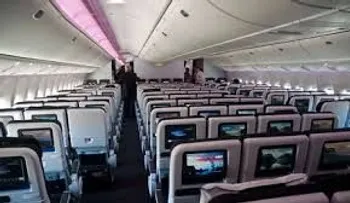 Una familia voló dos horas sentada en el piso de un avión