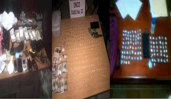 DNCD apresa hombre en SFM y le ocupa cocaína, un fusil, una pistola y 87 mil pesos en efectivo.