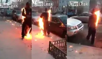 El misterio del hombre que camina tranquilo mientras se prende fuego en Nueva York
