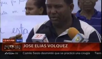 Estudiantes de escuela sin almuerzo escolar y el personal con cuatro meses sin cobrar 