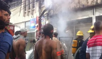 Incendio arrasa tienda y deja millonarias pérdidas