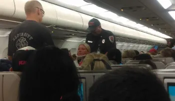 Fuertes turbulencias en un vuelo de JetBlue envían a 24 personas al hospital