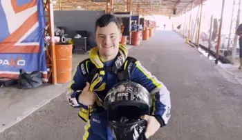 Lucas Tomasi: el primer piloto con síndrome de Down en obtener licencia oficial de automovilismo