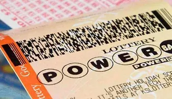 Joven de Florida reutiliza boleto Powerball: gana 2 millones