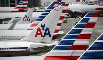 Acusan a un asistente de vuelo de iniciar un incendio en un avión