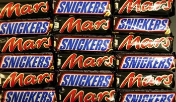 Retiran las barritas de chocolate Mars y Snickers de 55 países por contener plástico