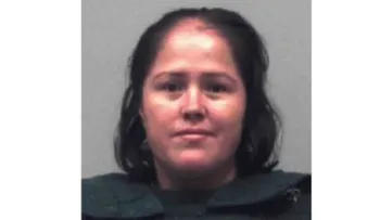 Madre latina, identificada como Isabel Martínez, acusada de asesinar a sus cuatro hijos y su padre