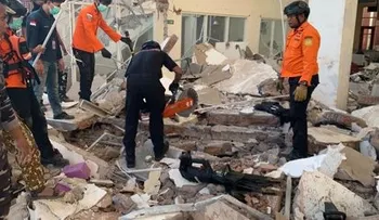 Indonesia eleva a 87 los fallecidos por el terremoto de magnitud 7,7 en la isla de Flores