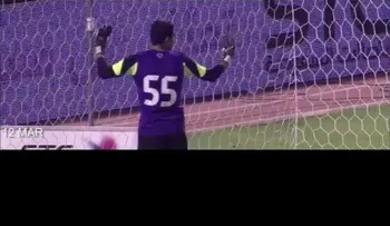 El portero de un equipo de Arabia Saudita se marca un insólito autogol