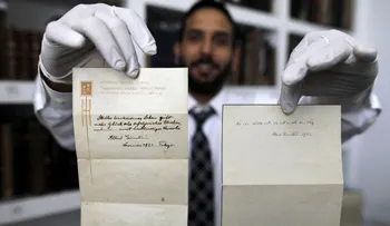 Albert Einstein y su inédita teoría de la felicidad que escribió y regaló a un mensajero