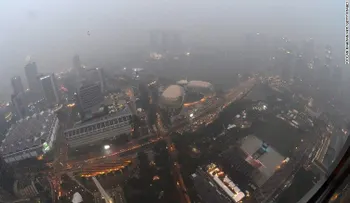Singapur cierra escuelas a medida que empeora la contaminación por incendios
