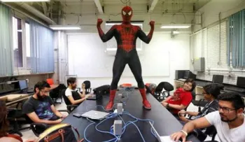 El Hombre Araña que imparte docencia 