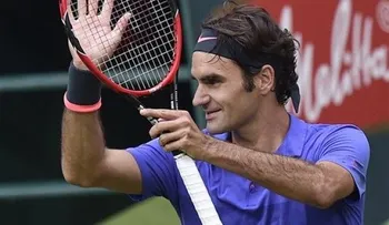Federer avanza a su décima final en Halle 