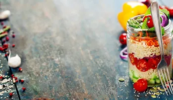 Jar salad, la nueva tendencia nutricional que revolucionó la forma de comer